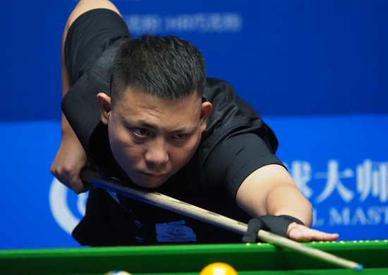 他都显得犹 他都显得犹